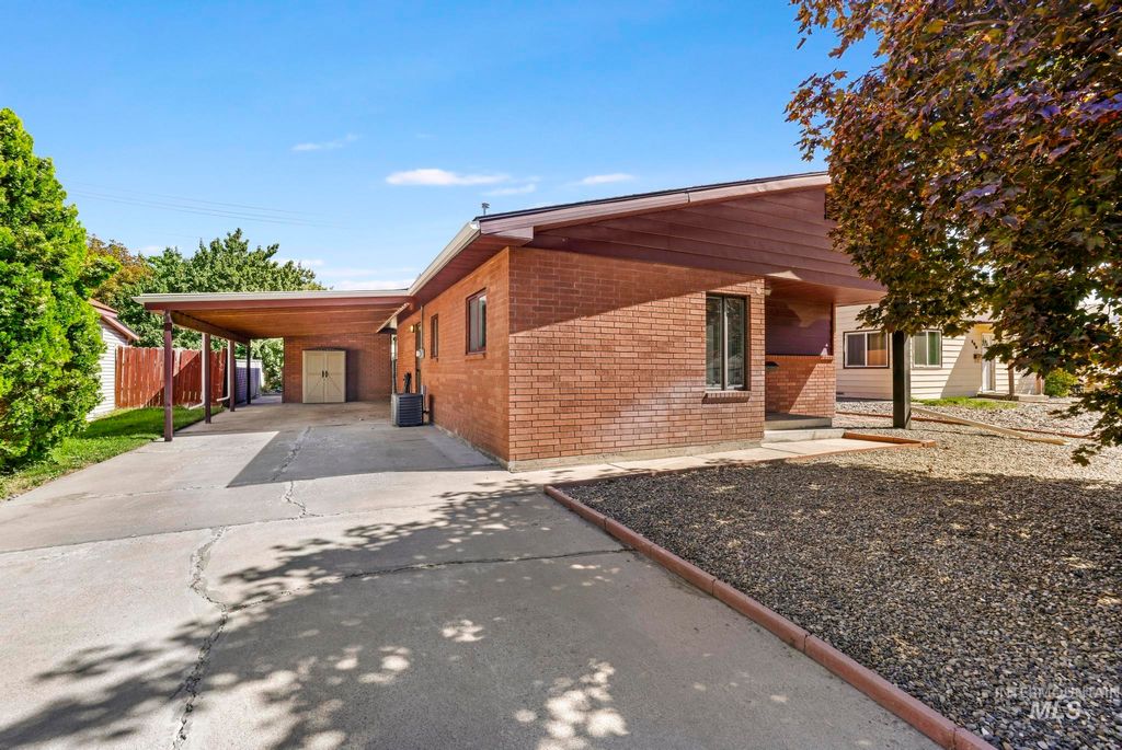 Photo of 170 Jackson Street, Twin Falls, ID 83301 (MLS # 98961892)