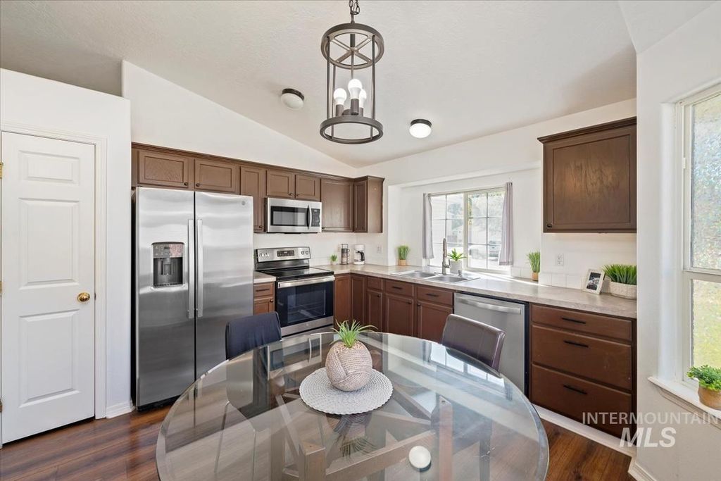 Photo of 1916 W Havenwood Ave, Nampa, ID 83651 (MLS # 98963066)