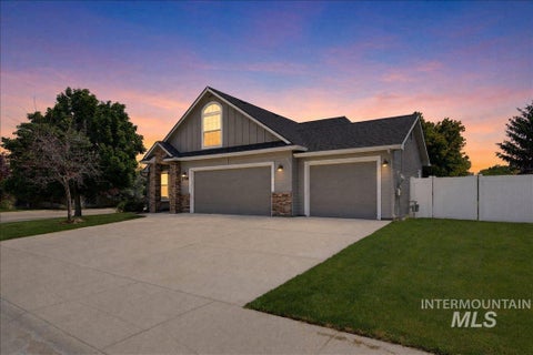 Photo of 1708 S Glasgow Ave, Nampa, ID 83686 (MLS # 98991759)