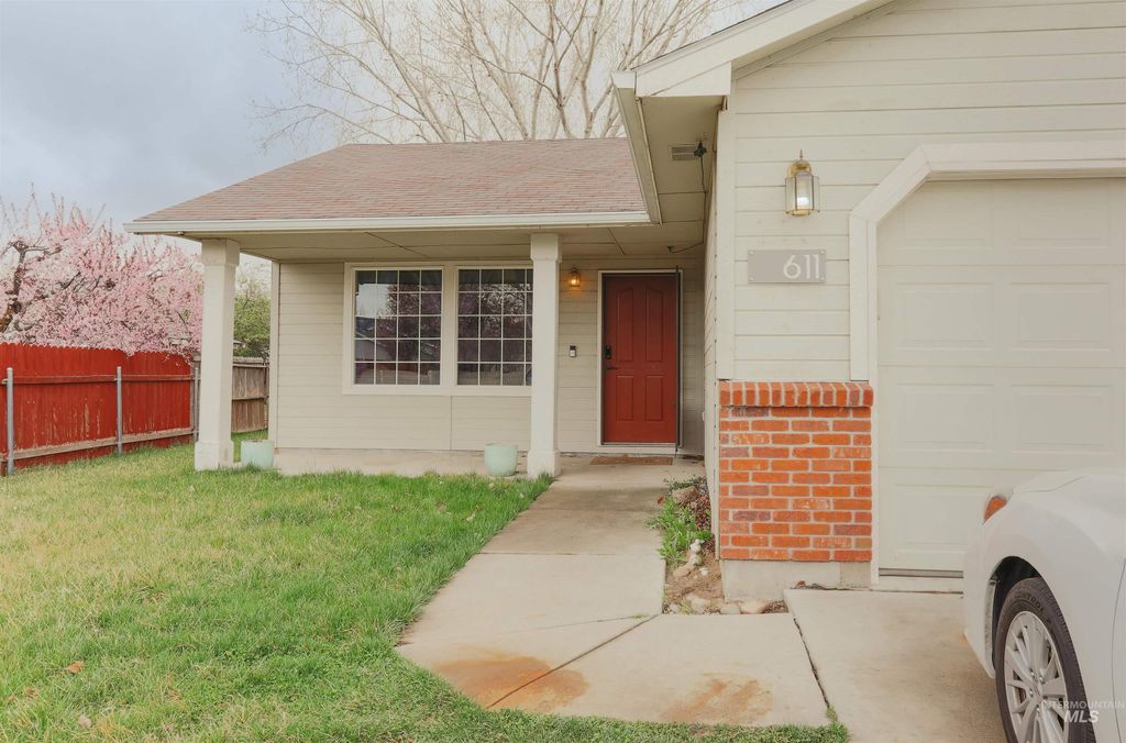 Photo of 611 Chadham Ct, Fruitland, ID 83619 (MLS # 98980727)