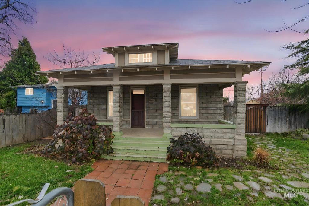 Photo of 6323 W Everett St, Boise, ID 83704 (MLS # 98970148)