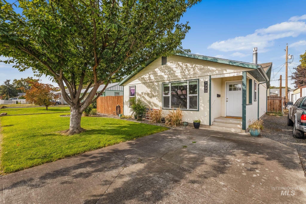 Photo of 1220 4th St, Clarkston, WA 99403 (MLS # 99000818)