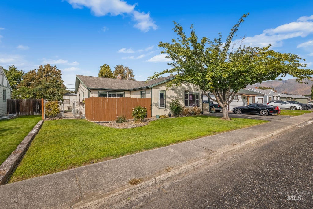 Photo of 1220 4th St, Clarkston, WA 99403 (MLS # 99000818)