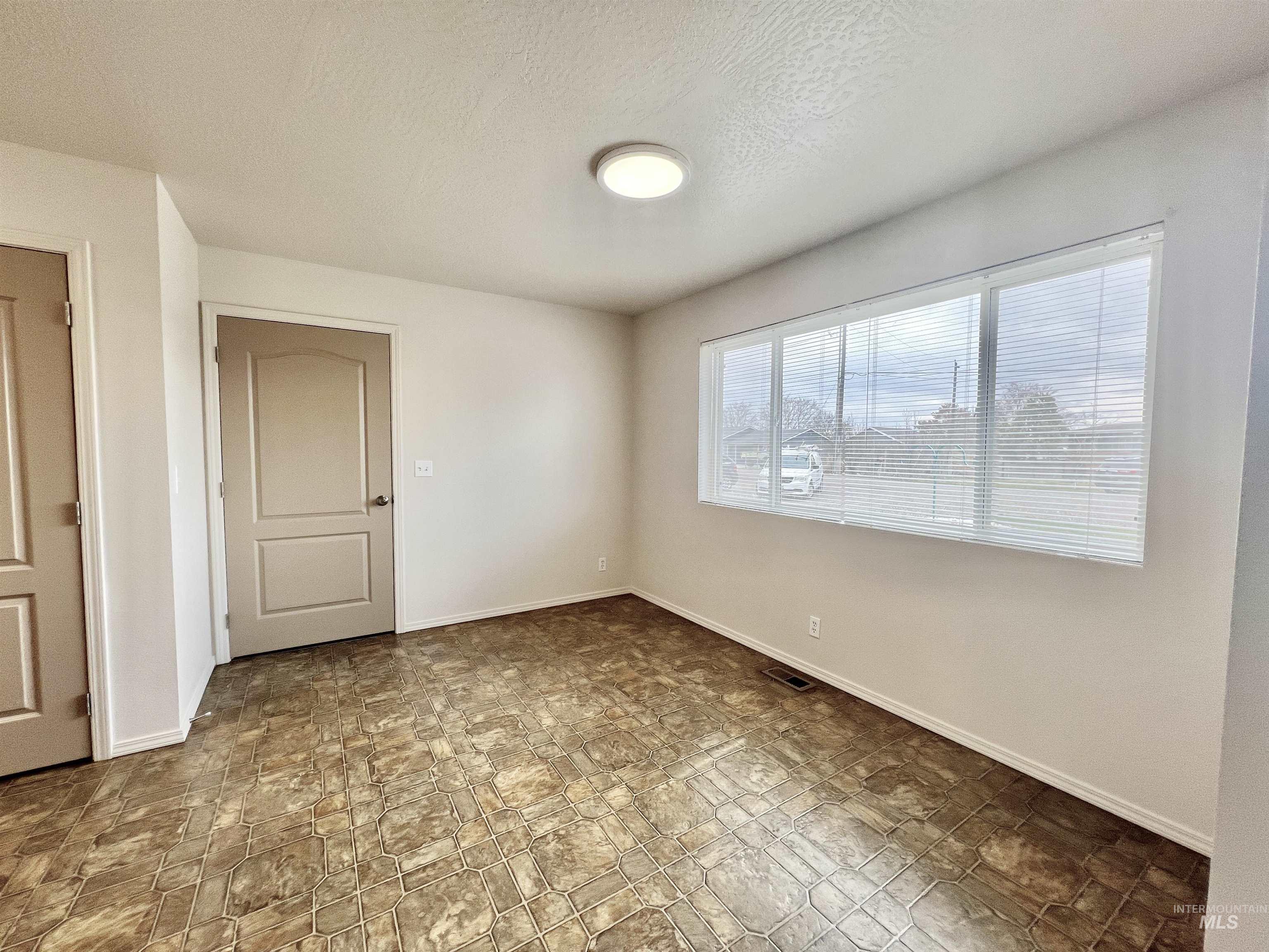 Ontario, Oregon 97914, United States, 2 Bedrooms Bedrooms, ,2 BathroomsBathrooms,Residential,Active,98650