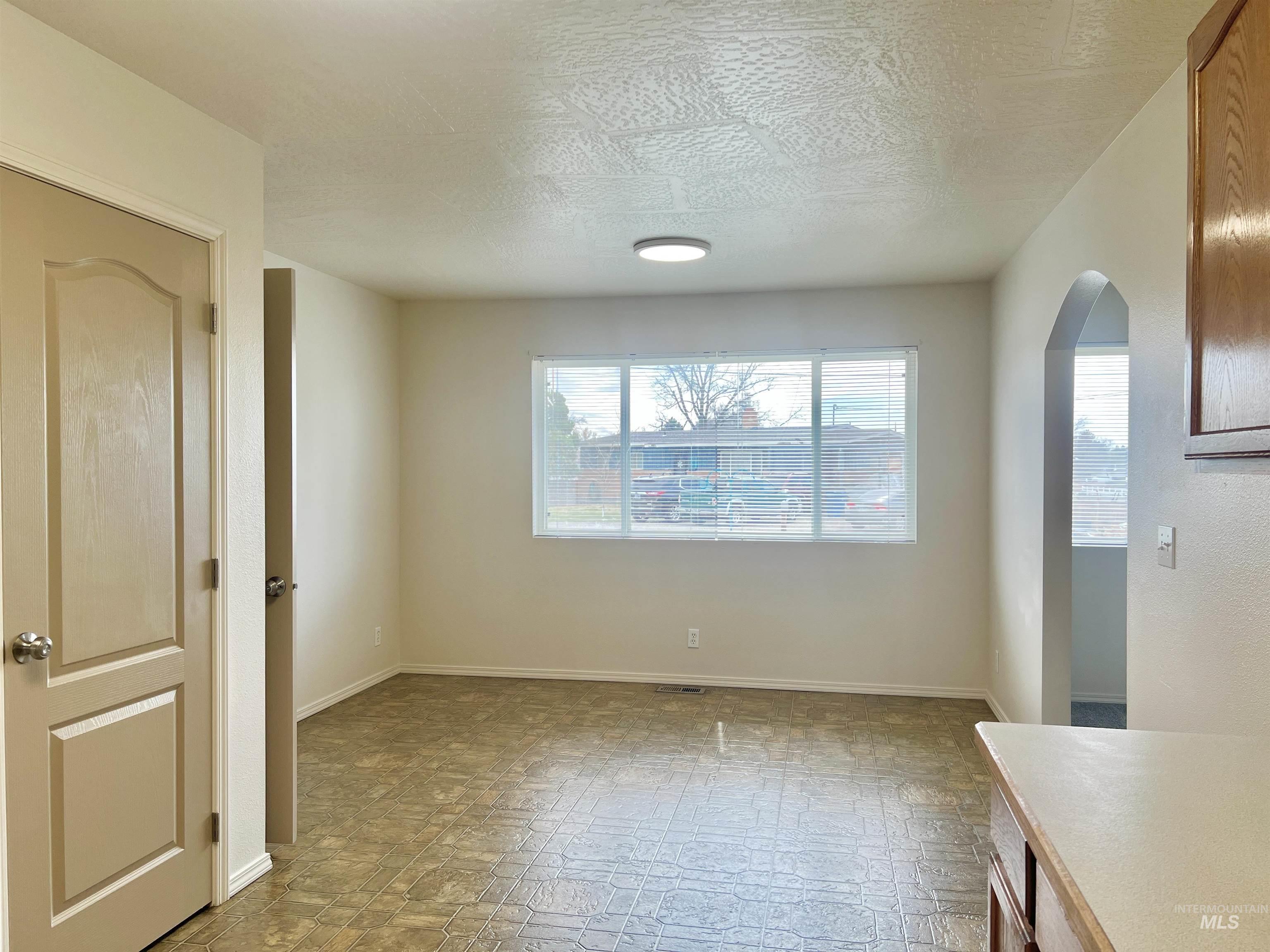 Ontario, Oregon 97914, United States, 2 Bedrooms Bedrooms, ,2 BathroomsBathrooms,Residential,Active,98650