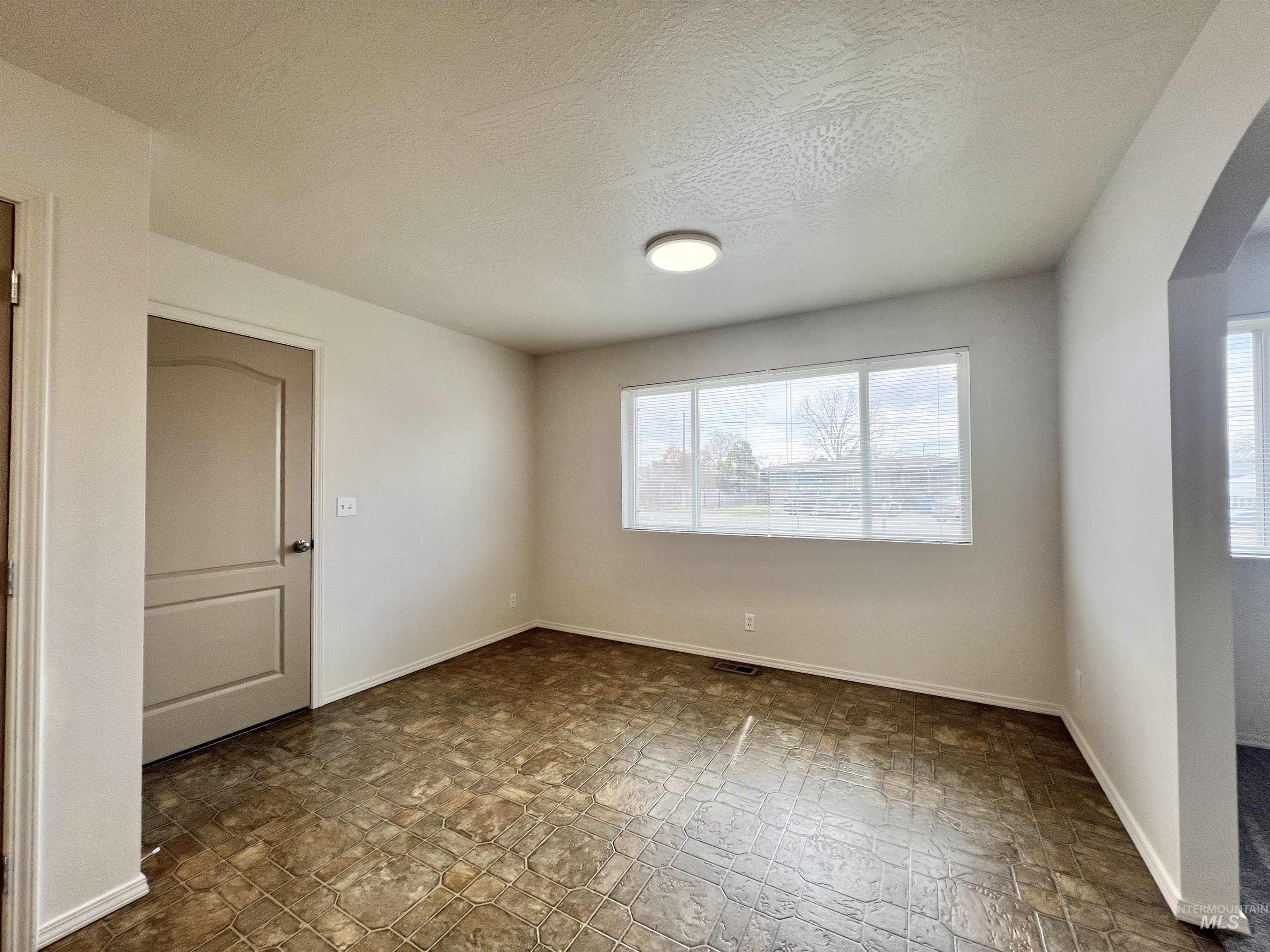 Ontario, Oregon 97914, United States, 2 Bedrooms Bedrooms, ,2 BathroomsBathrooms,Residential,Active,98650