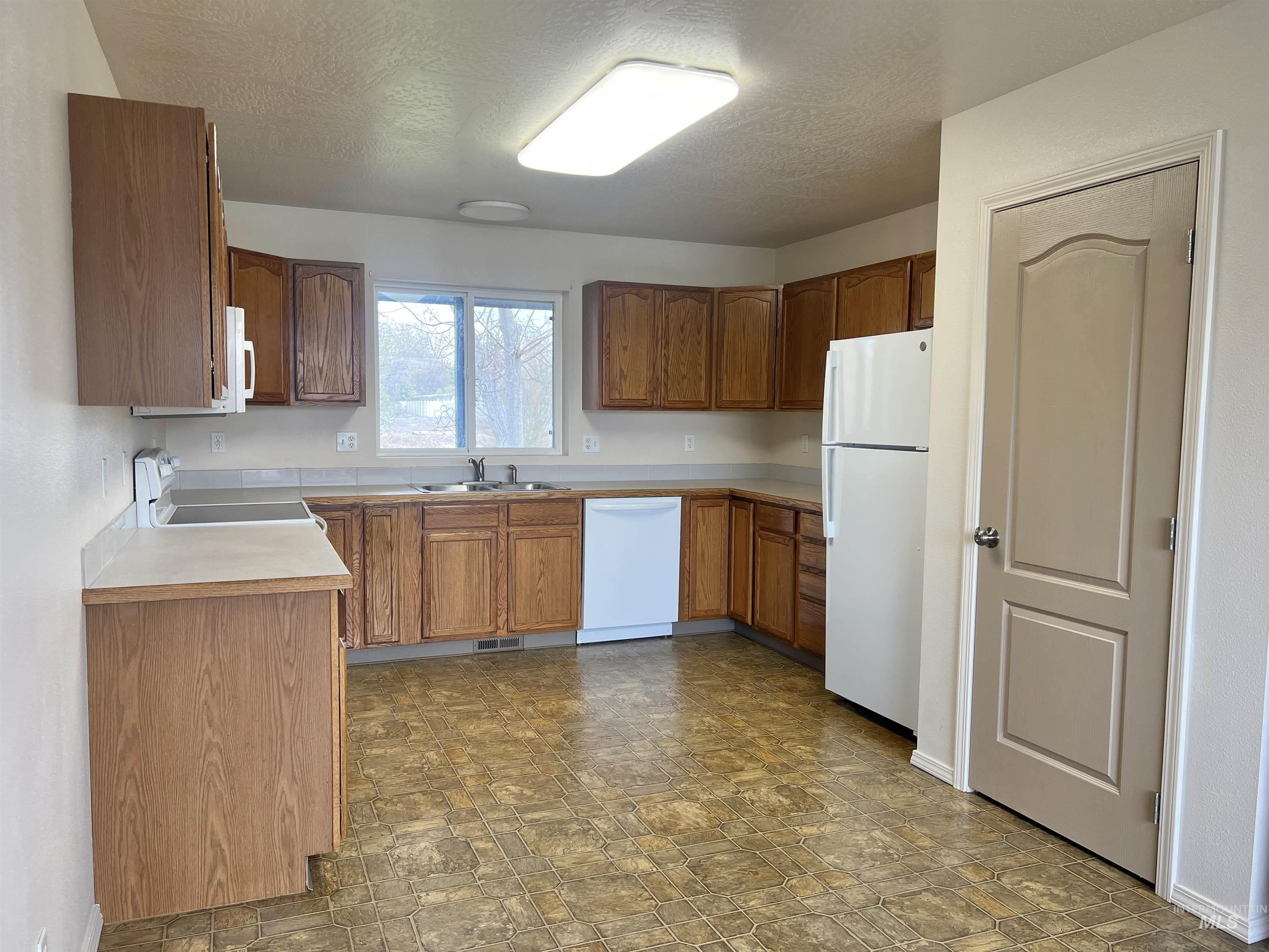 Ontario, Oregon 97914, United States, 2 Bedrooms Bedrooms, ,2 BathroomsBathrooms,Residential,Active,98650