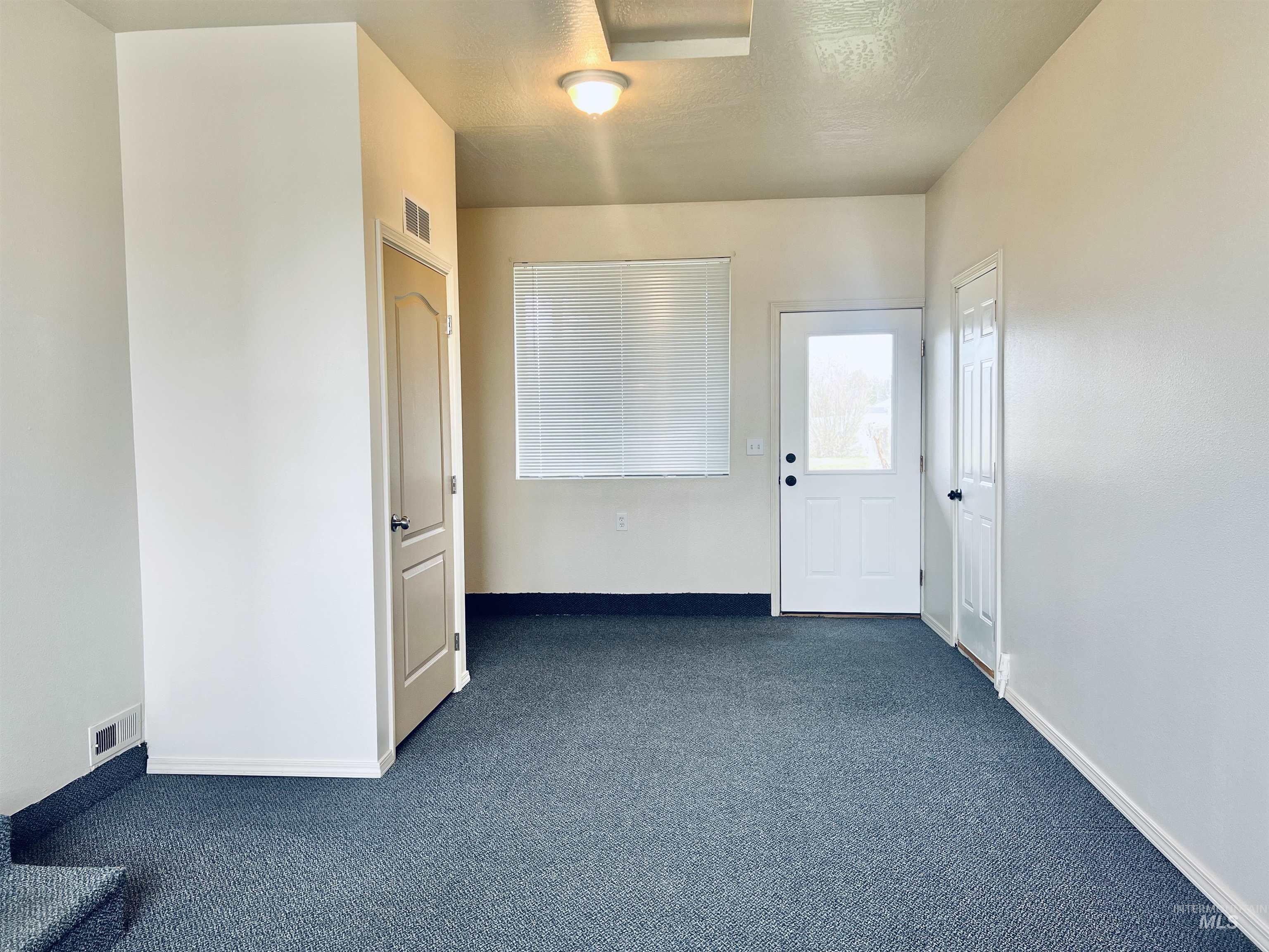 Ontario, Oregon 97914, United States, 2 Bedrooms Bedrooms, ,2 BathroomsBathrooms,Residential,Active,98650