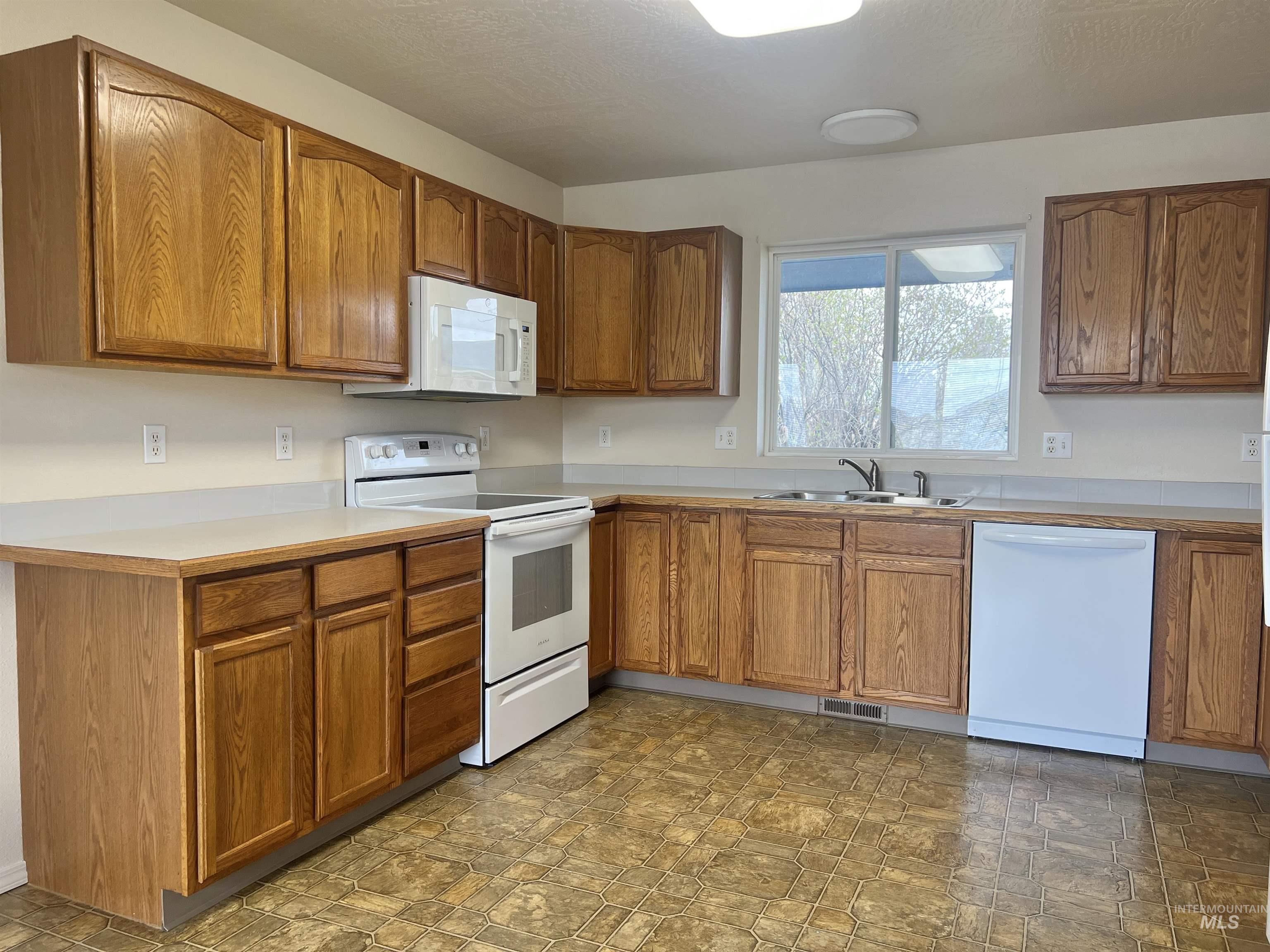 Ontario, Oregon 97914, United States, 2 Bedrooms Bedrooms, ,2 BathroomsBathrooms,Residential,Active,98650