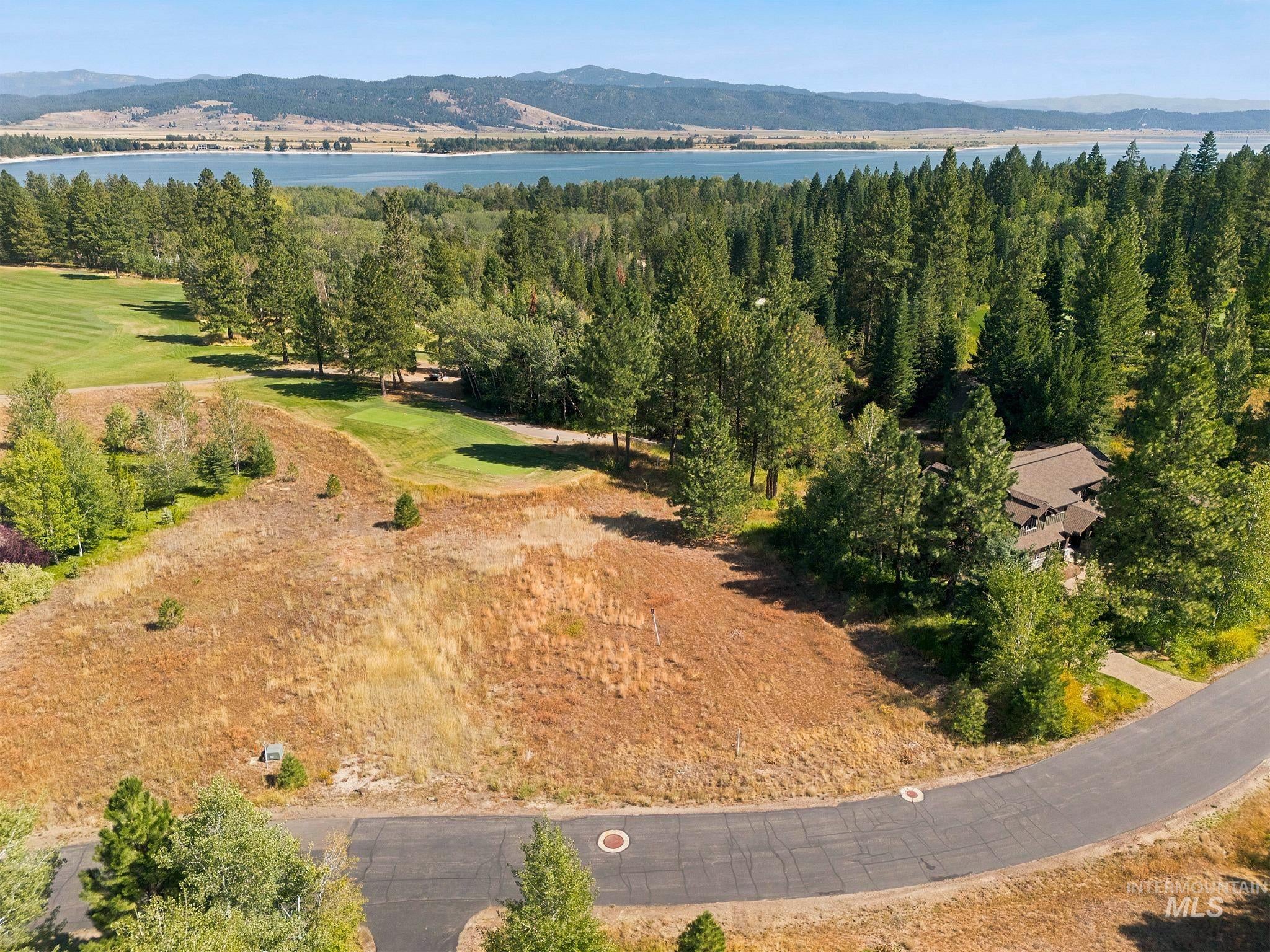 880 Discovery Dr