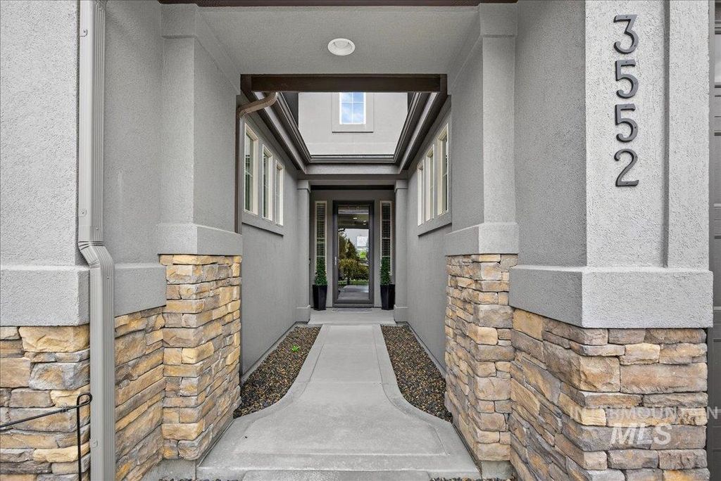 Photo of 3552 W Star Hollow Dr, Meridian, ID 83646 (MLS # 98980596)