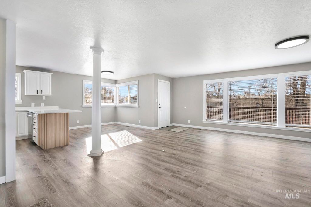 Photo of 1302 Fremont Drive, Twin Falls, ID 83301 (MLS # 98978209)