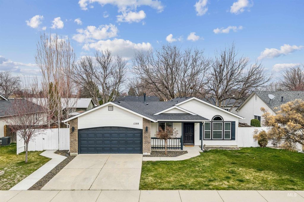 Photo of 1288 E Sothesby St, Meridian, ID 83642 (MLS # 98978018)