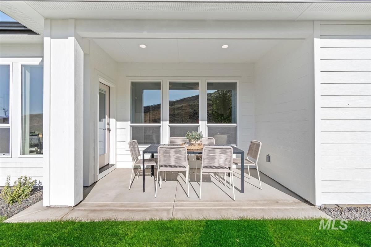 View of patio / terrace with outdoor dining space