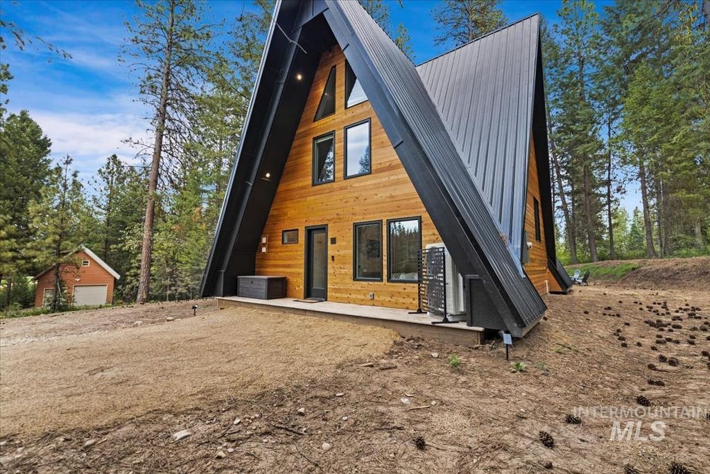 Photo of 64 Fairway Dr, Garden Valley, ID 83622 (MLS # 98978072)