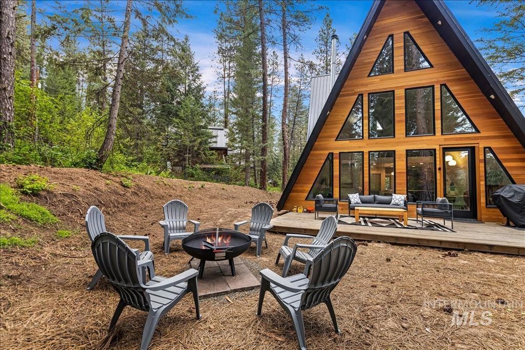 Photo of 64 Fairway Dr, Garden Valley, ID 83622 (MLS # 98978072)