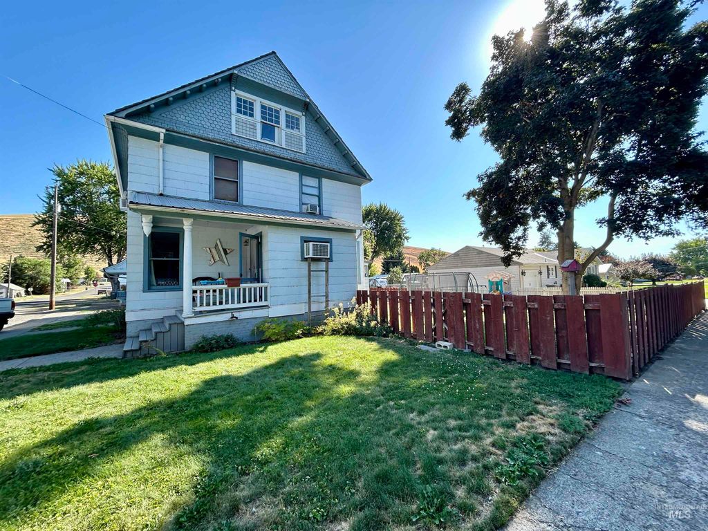 Photo of 110 S 2nd St, Pomeroy, WA 99347 (MLS # 98956327)