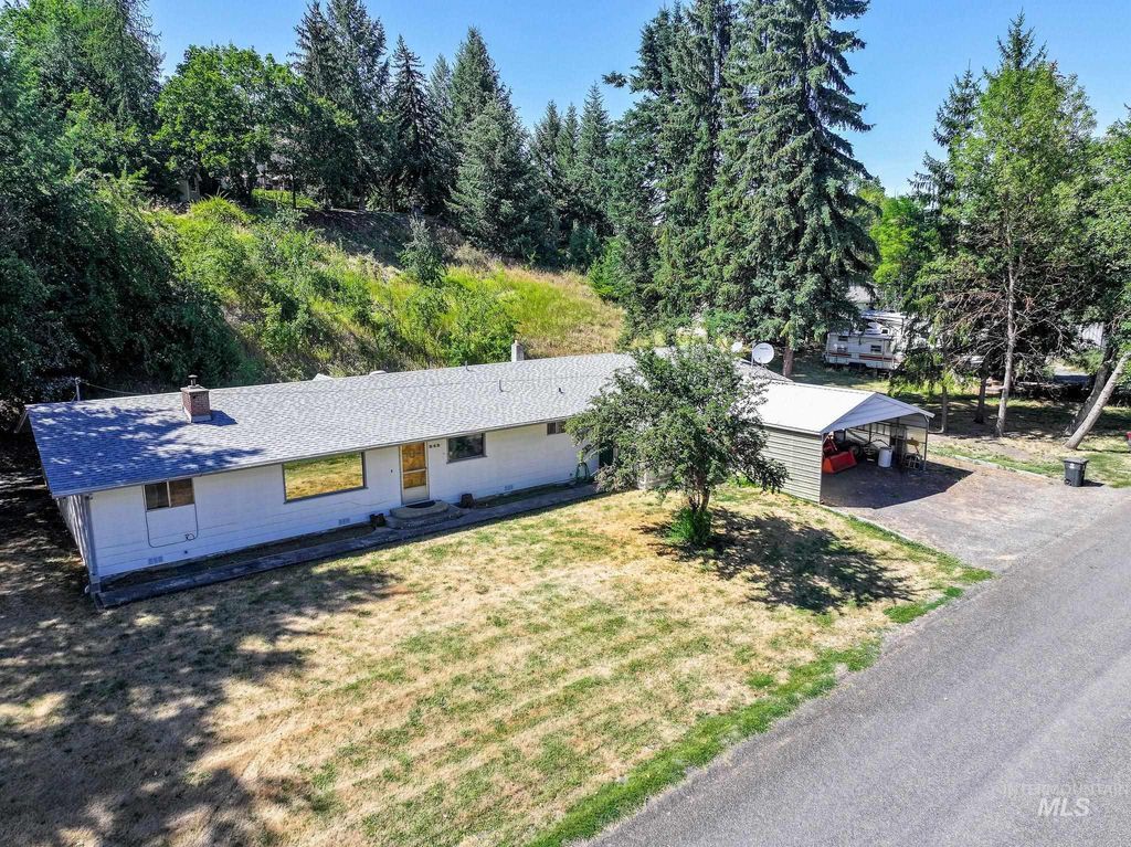 Photo of 243 N Fir St, Genesee, ID 83832 (MLS # 98958681)