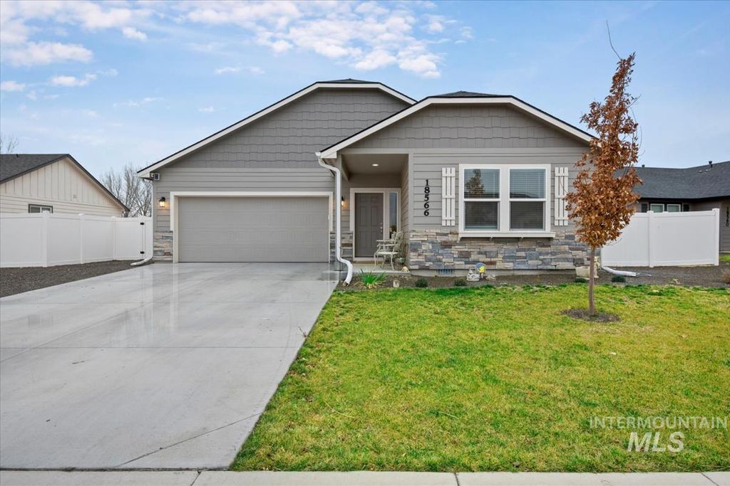 Photo of 18566 White Rose Pl, Nampa, ID 83687 (MLS # 98975779)