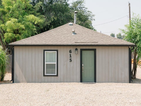 Photo of 615 SE 6th St, Ontario, OR 97914 (MLS # 98992954)