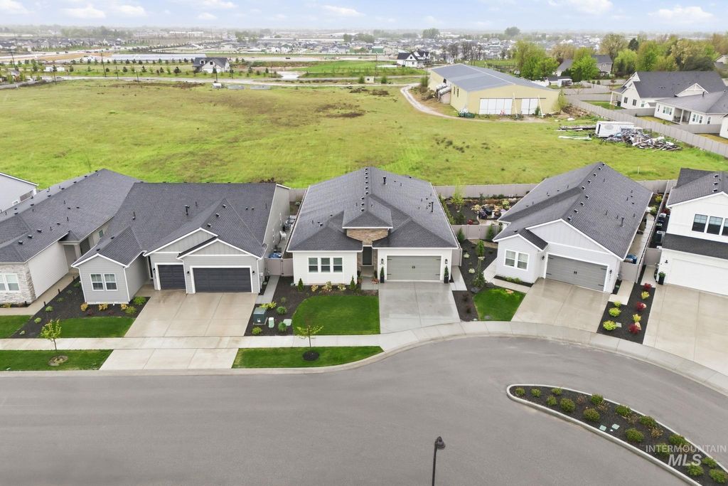 Photo of 8739 W Pickett Creek St, Star, ID 83669 (MLS # 98983455)