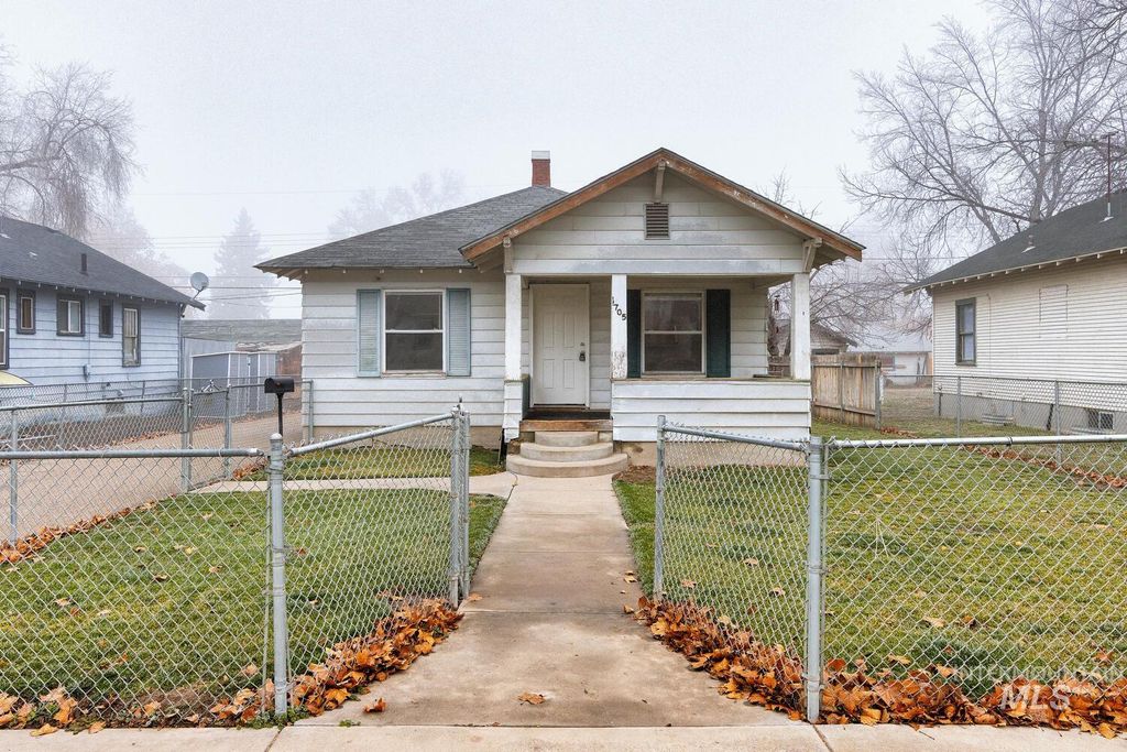 Photo of 1705 Blaine Street, Caldwell, ID 83605 (MLS # 98972144)