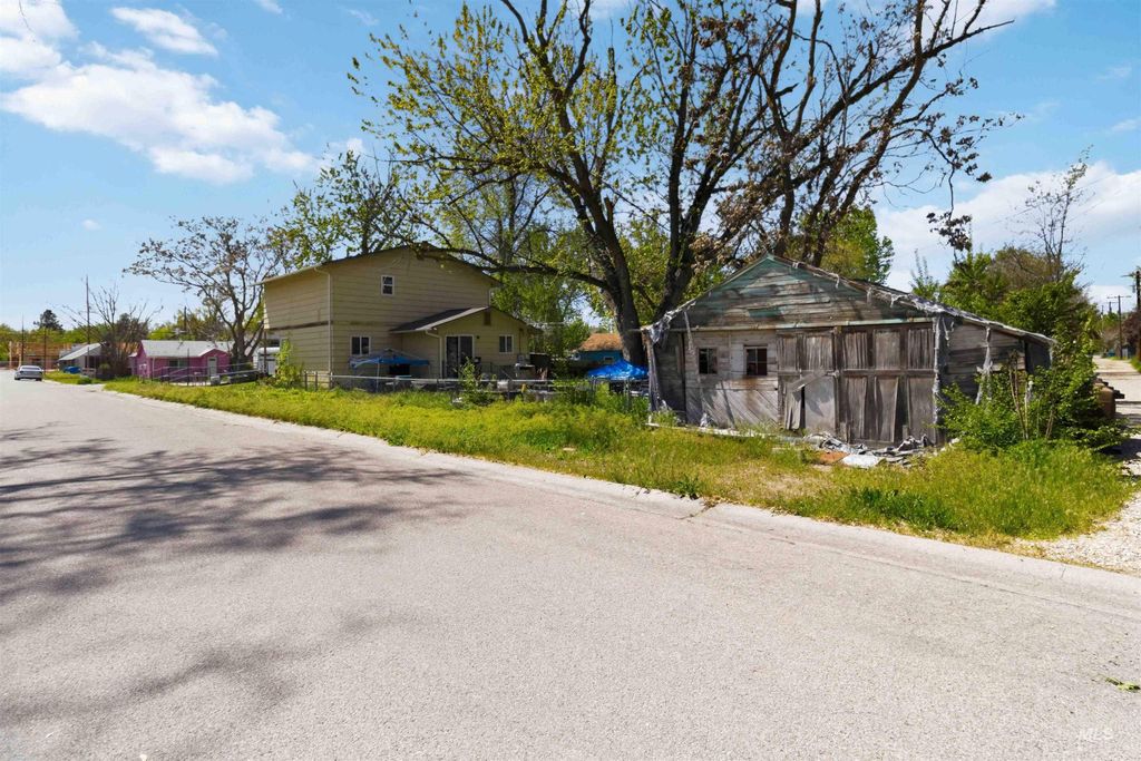 Photo of 903 N Manville St, Boise, ID 83706 (MLS # 98984729)