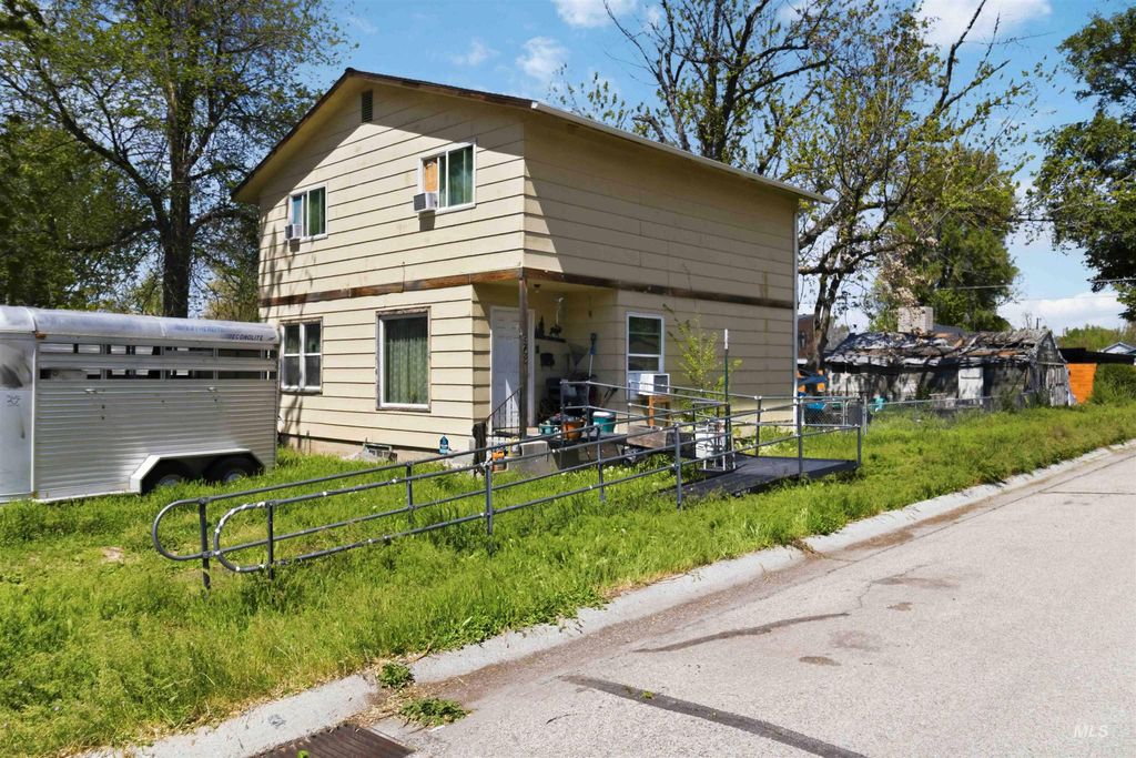 Photo of 903 N Manville St, Boise, ID 83706 (MLS # 98984729)