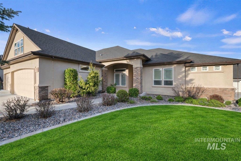 Photo of 11250 W Royal Ridge Ct, Nampa, ID 83686 (MLS # 98976481)