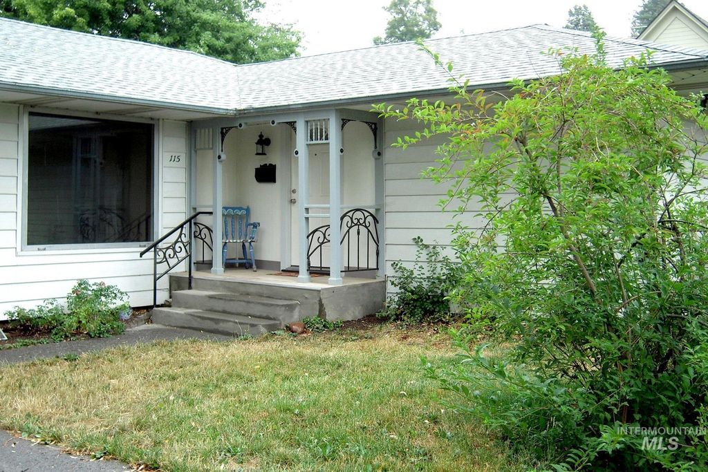 Photo of 115 N Lincoln St, Moscow, ID 83843 (MLS # 98967842)