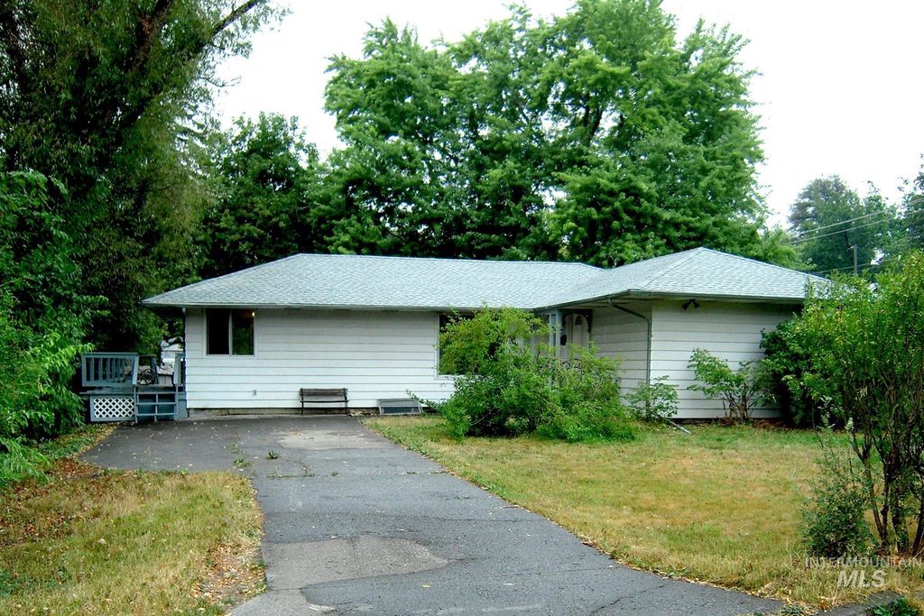 Photo of 115 N Lincoln St, Moscow, ID 83843 (MLS # 98967842)