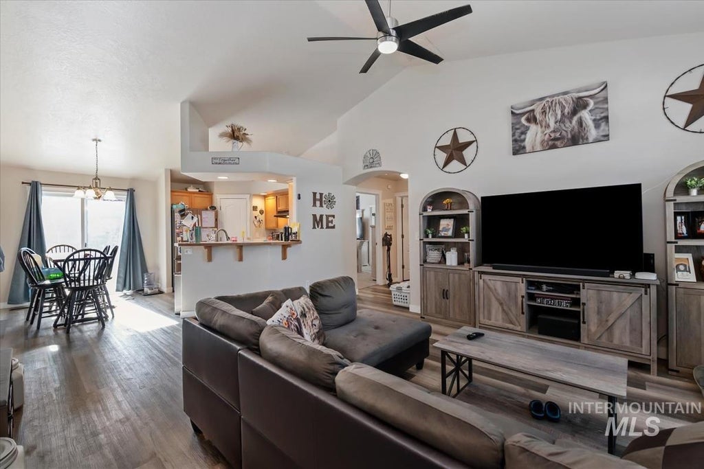 Photo of 18179 Calico Ave, Nampa, ID 83687 (MLS # 98989174)
