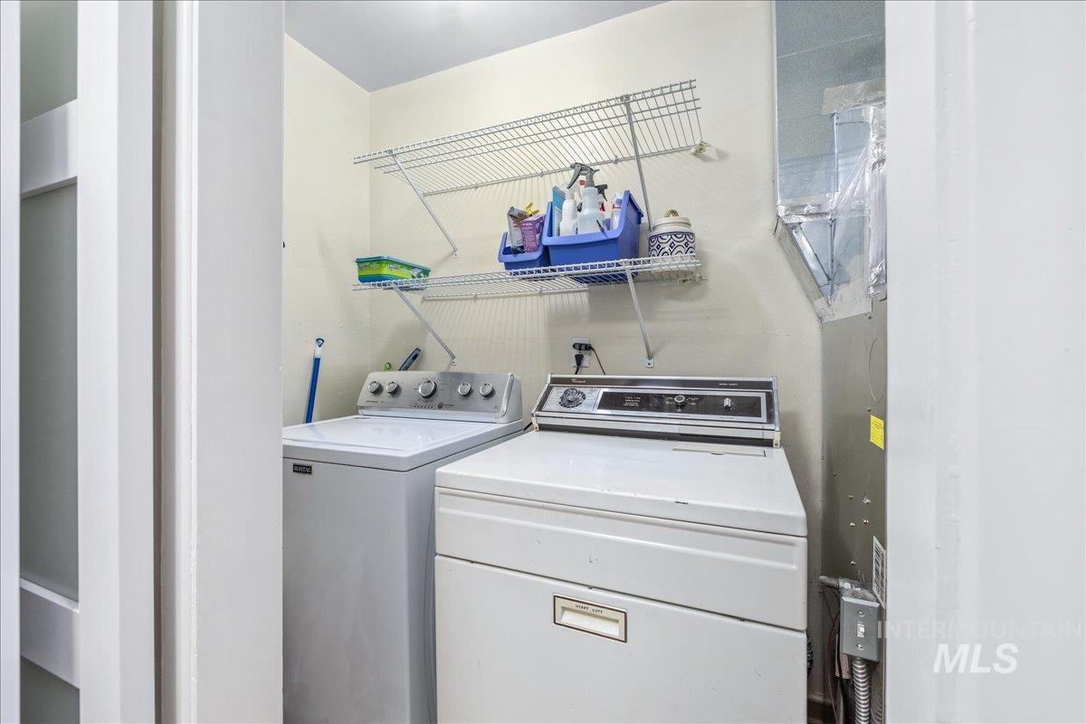 Laundry room with independent washer and dryer