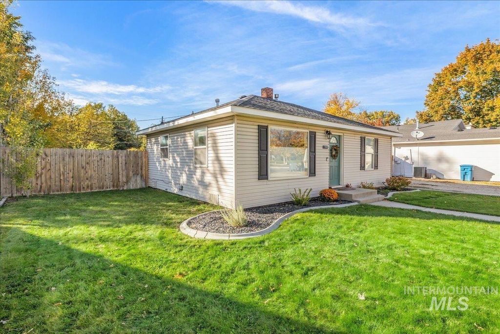 Photo of 1317 S Phillippi St, Boise, ID 83705 (MLS # 98966040)