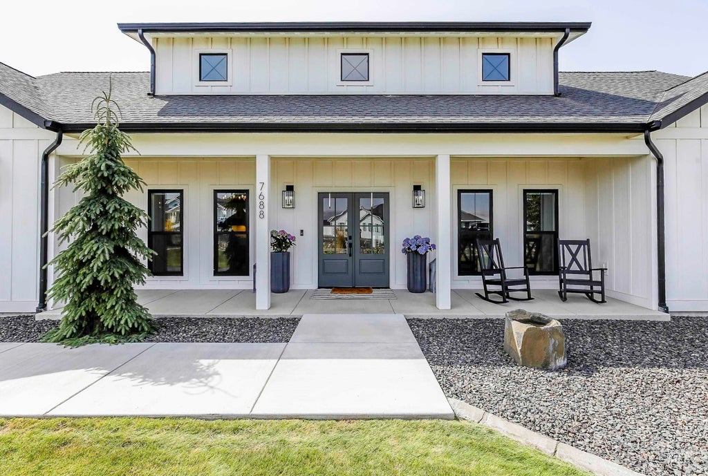 Photo of 7688 Paddock Lane, Lewiston, ID 83501 (MLS # 98998399)