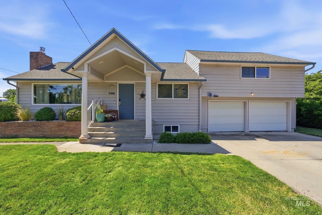Photo of 708 Park Avenue, Lewiston, ID 83501 (MLS # 98990784)
