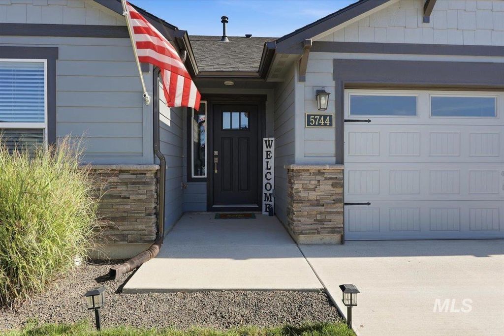 Photo of 5744 E Garby Street, Nampa, ID 83687 (MLS # 98992900)