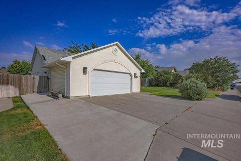 Photo of 292 Whispering Pine Dr, Twin Falls, ID 83301 (MLS # 98996512)