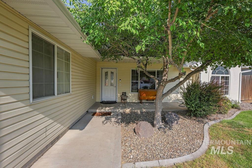 Photo of 292 Whispering Pine Dr, Twin Falls, ID 83301 (MLS # 98996512)