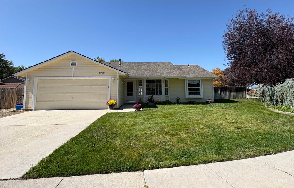 Photo of 6919 N Glencrest Way, Boise, ID 83714 (MLS # 99000752)