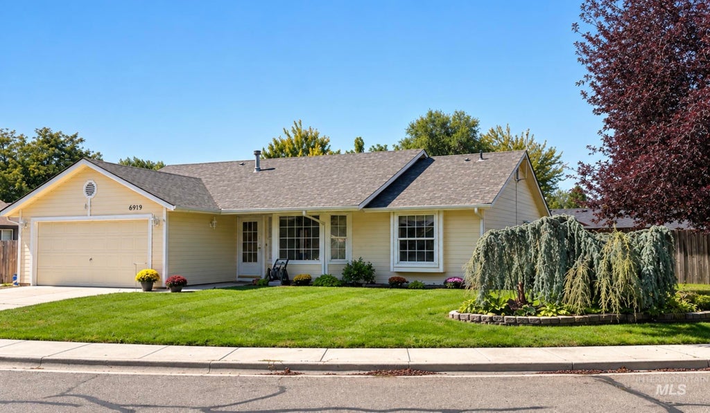 Photo of 6919 N Glencrest Way, Boise, ID 83714 (MLS # 99000752)