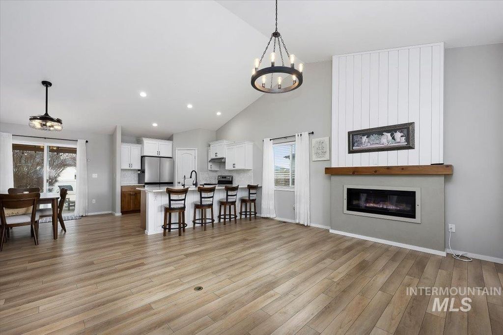 Photo of 1440 Riverbend Pl, Twin Falls, ID 83301 (MLS # 98971903)