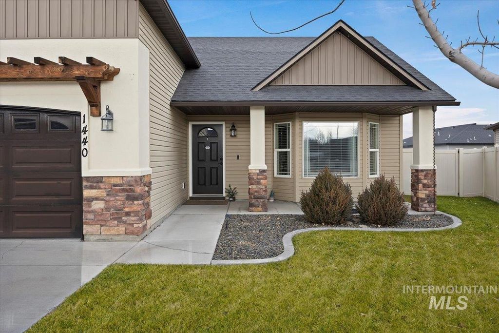 Photo of 1440 Riverbend Pl, Twin Falls, ID 83301 (MLS # 98971903)