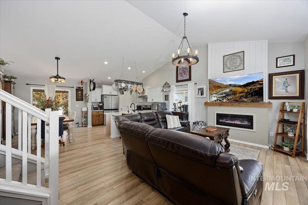 Photo of 1440 Riverbend Pl, Twin Falls, ID 83301 (MLS # 98971903)