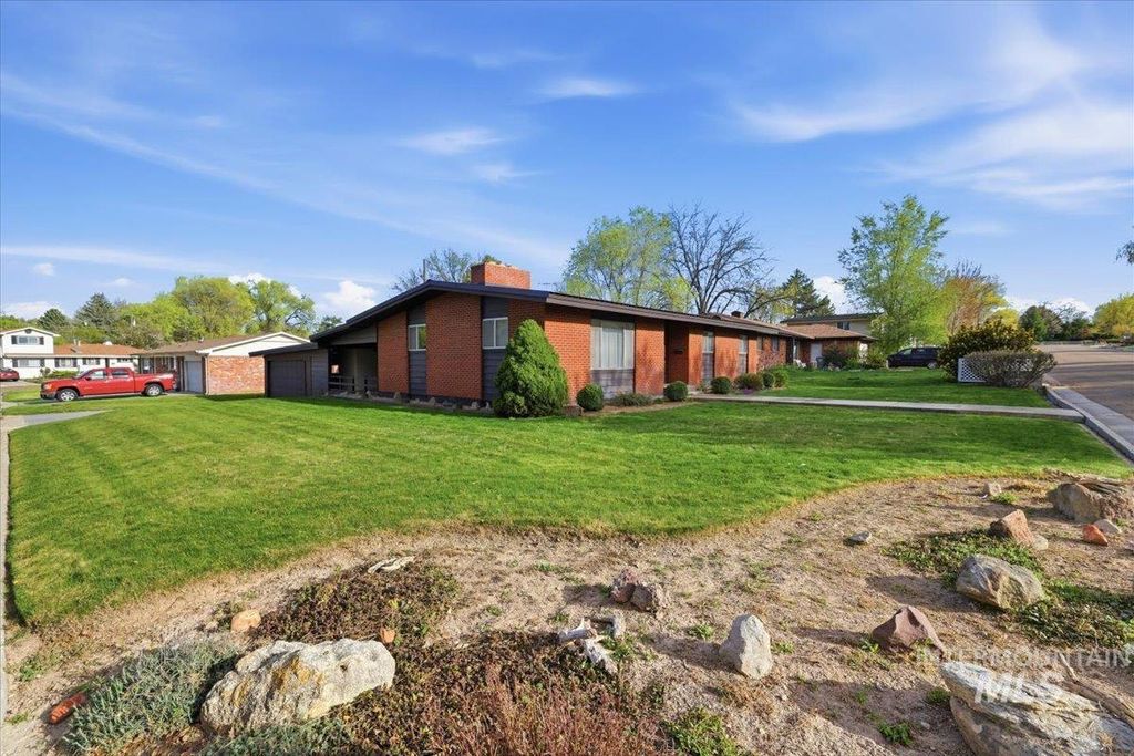 Photo of 2001 Ray St, Caldwell, ID 83605 (MLS # 98981028)