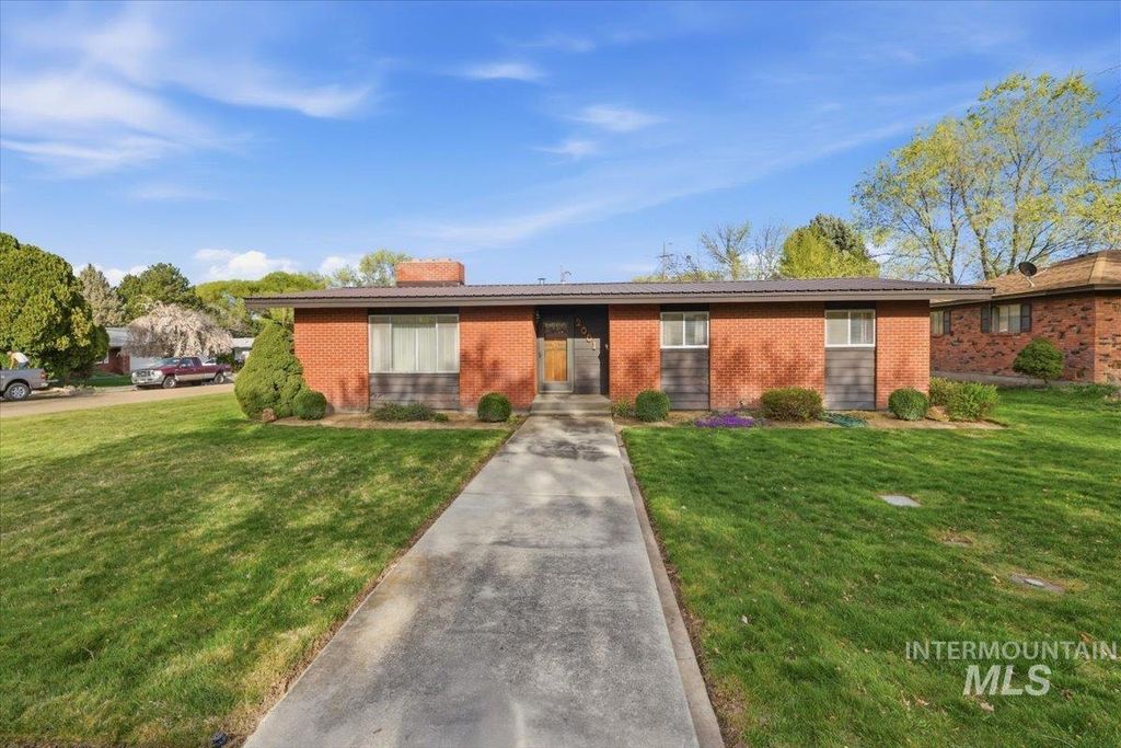 Photo of 2001 Ray St, Caldwell, ID 83605 (MLS # 98981028)