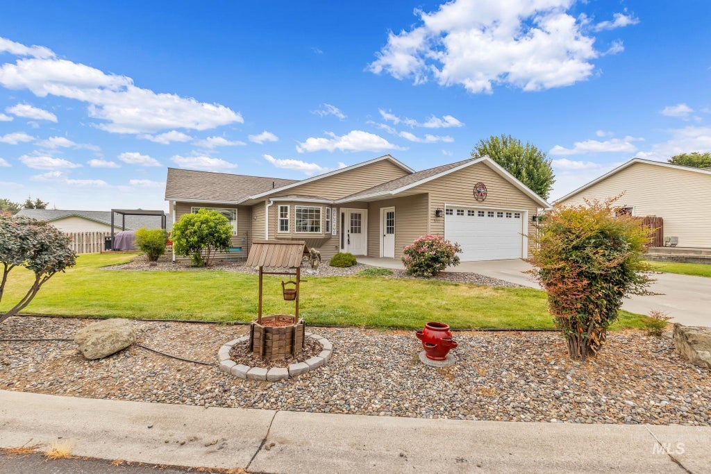 Photo of 907 Magnolia St, Lewiston, ID 83501 (MLS # 98997697)