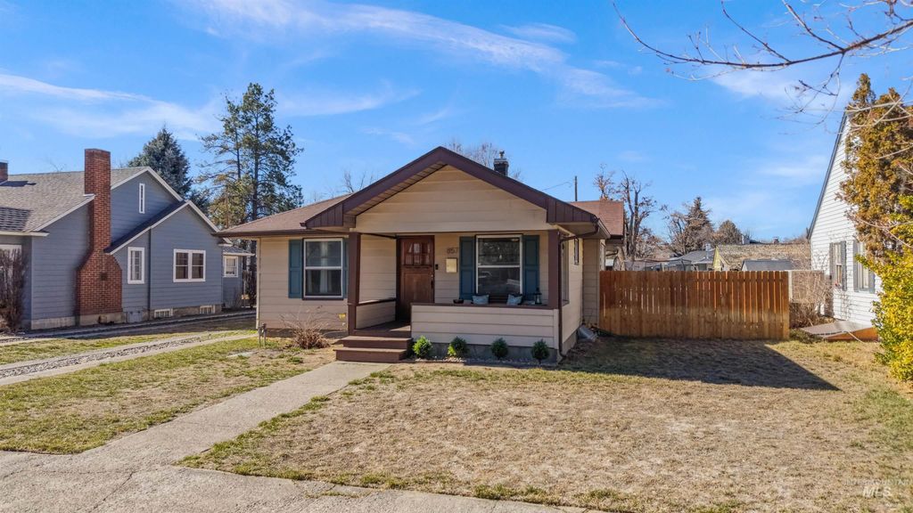 Photo of 857 Elm Street, Twin Falls, ID 83301 (MLS # 98975857)