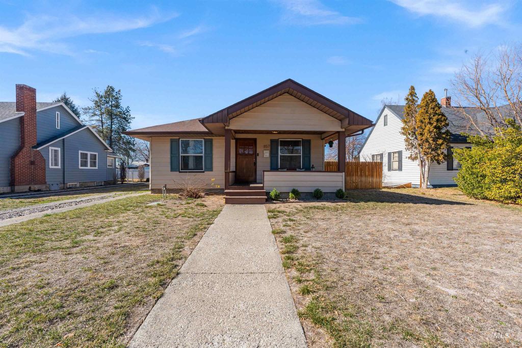 Photo of 857 Elm Street, Twin Falls, ID 83301 (MLS # 98975857)
