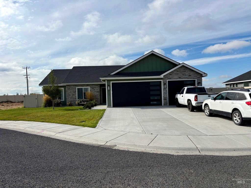Photo of 973 Kenbrook Loop, Twin Falls, ID 83301 (MLS # 98966174)
